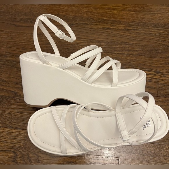 wild fable Shoes - Women’s chunky platform Sandal Size 9.5